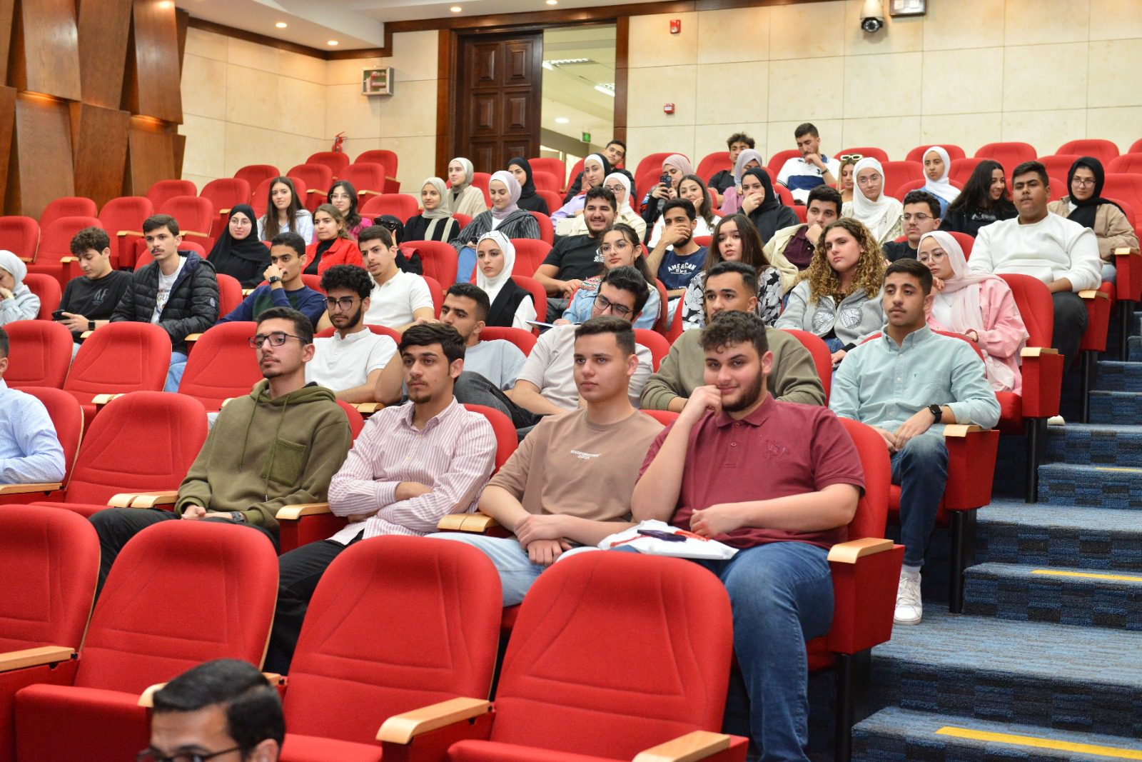 كلية طب الأسنان بجامعة البترا تعقد فعاليات اليوم المفتوح لطلبتها