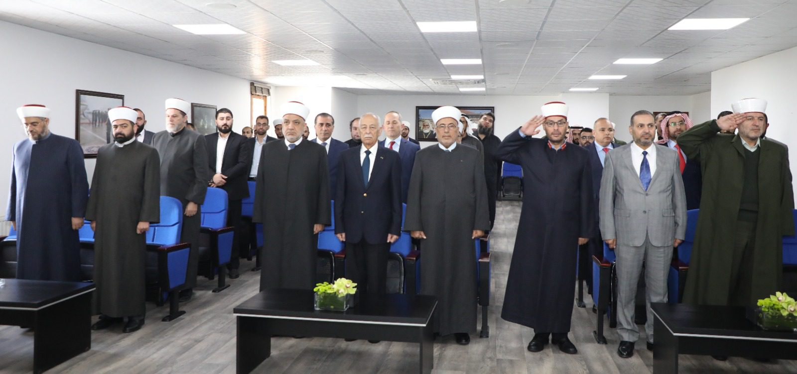 تسليم 30 إماما وواعظا المكرمة الملكية للمقبلين على الزواج