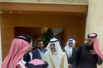 السديري يَستقبل طلبة ومواطنين سعوديين
