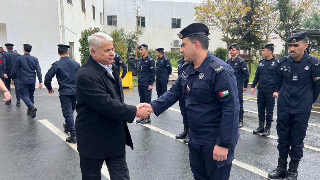 مساعدو مدير الامن العام وكبار القادة والمدراء في الميدان يشاركون مختلف الوحدات والتشكيلات اول ايام عيد الفطر