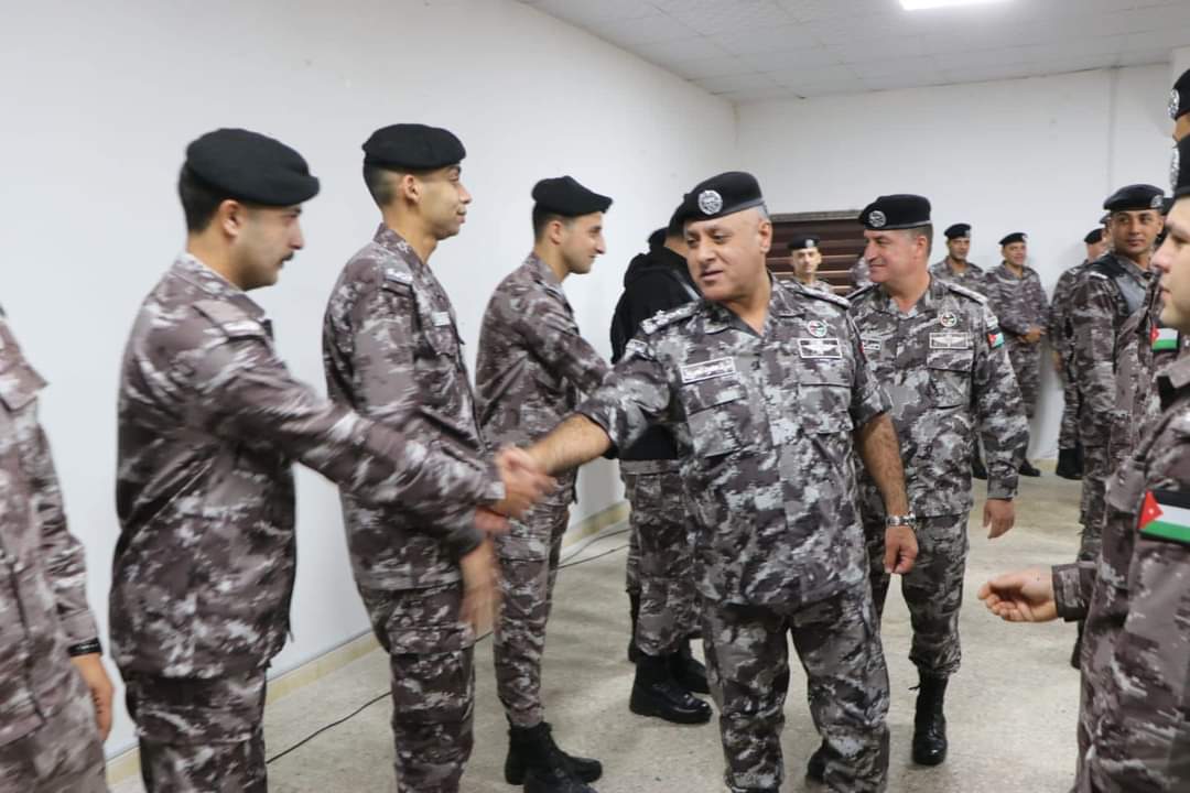 مساعدو مدير الامن العام وكبار القادة والمدراء في الميدان يشاركون مختلف الوحدات والتشكيلات اول ايام عيد الفطر