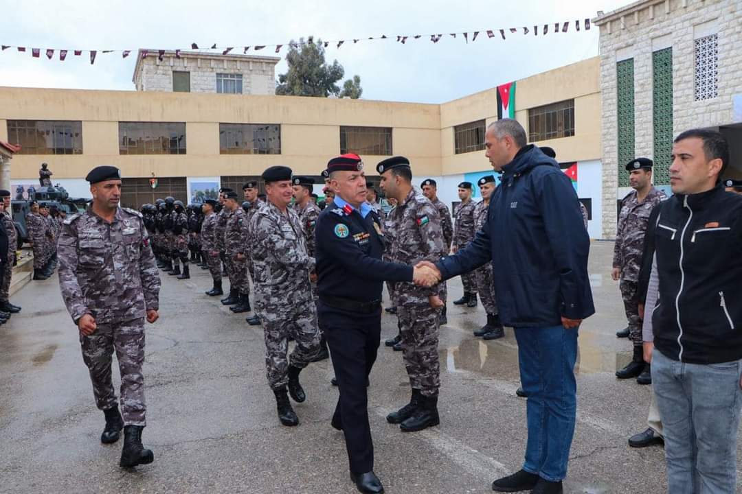 مساعدو مدير الامن العام وكبار القادة والمدراء في الميدان يشاركون مختلف الوحدات والتشكيلات اول ايام عيد الفطر