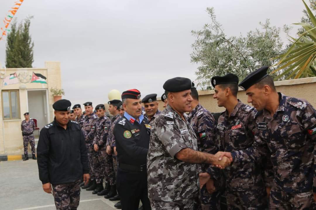 مساعدو مدير الامن العام وكبار القادة والمدراء في الميدان يشاركون مختلف الوحدات والتشكيلات اول ايام عيد الفطر