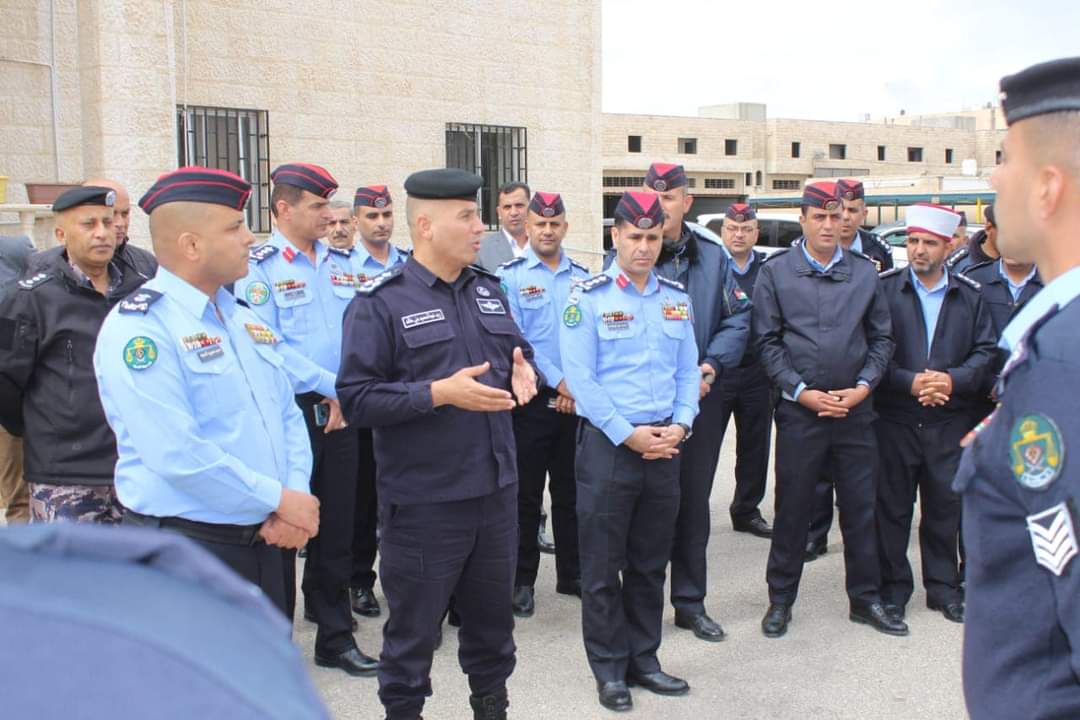 مساعدو مدير الامن العام وكبار القادة والمدراء في الميدان يشاركون مختلف الوحدات والتشكيلات اول ايام عيد الفطر