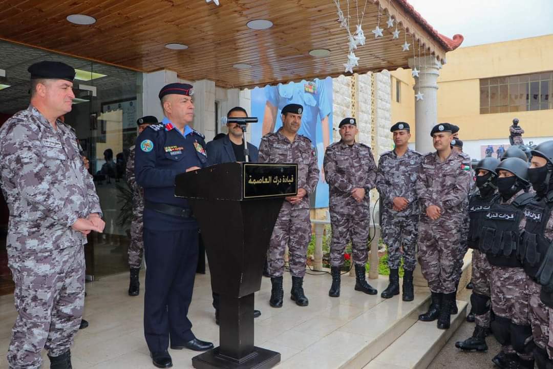مساعدو مدير الامن العام وكبار القادة والمدراء في الميدان يشاركون مختلف الوحدات والتشكيلات اول ايام عيد الفطر