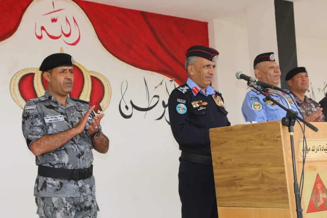 مساعدو مدير الامن العام وكبار القادة والمدراء في الميدان يشاركون مختلف الوحدات والتشكيلات اول ايام عيد الفطر