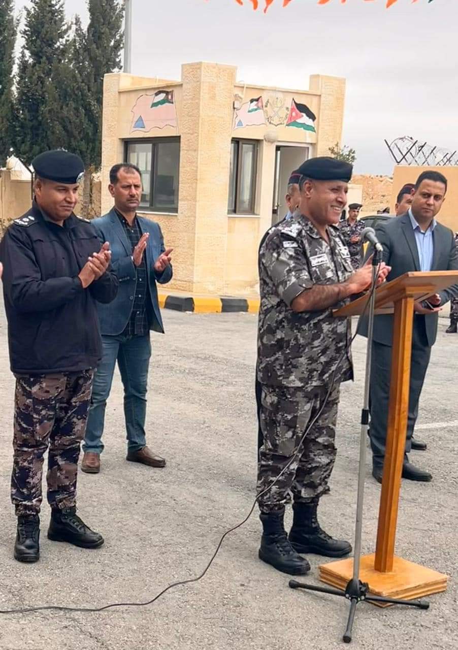 مساعدو مدير الامن العام وكبار القادة والمدراء في الميدان يشاركون مختلف الوحدات والتشكيلات اول ايام عيد الفطر