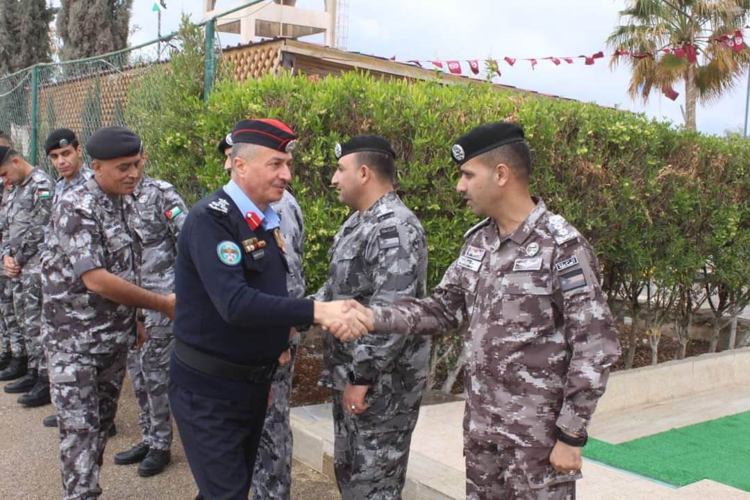 مساعدو مدير الامن العام وكبار القادة والمدراء في الميدان يشاركون مختلف الوحدات والتشكيلات اول ايام عيد الفطر