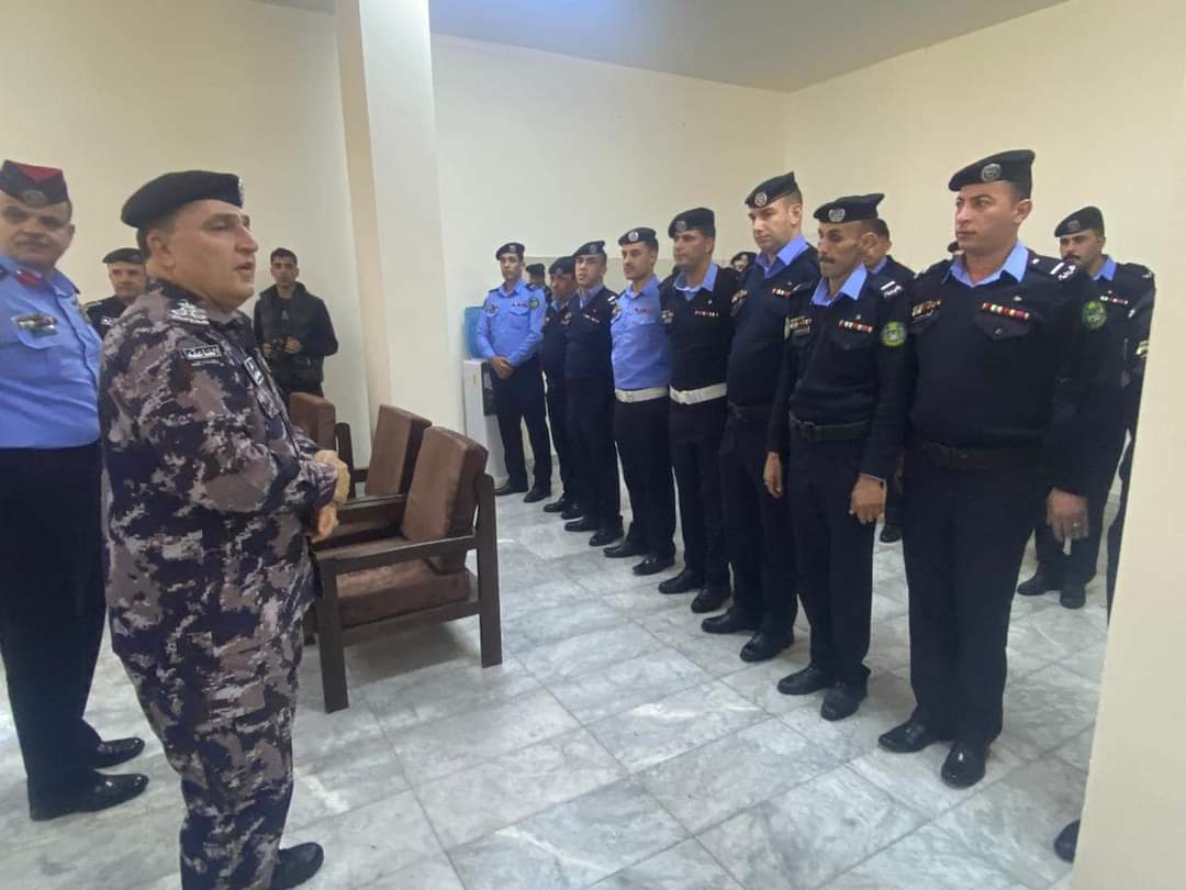 مساعدو مدير الامن العام وكبار القادة والمدراء في الميدان يشاركون مختلف الوحدات والتشكيلات اول ايام عيد الفطر