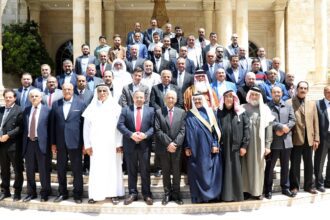 رئيس الديوان الملكي الهاشمي يلتقي وفدا من أبناء عشيرة الزعبي بلواء الرمثا
