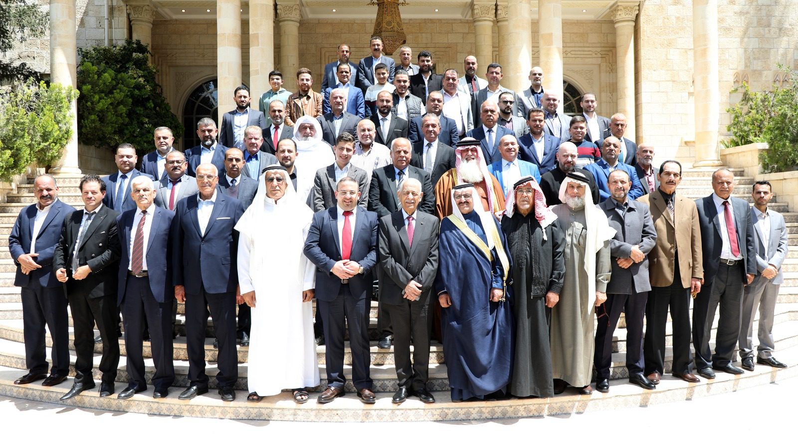 رئيس الديوان الملكي الهاشمي يلتقي وفدا من أبناء عشيرة الزعبي بلواء الرمثا