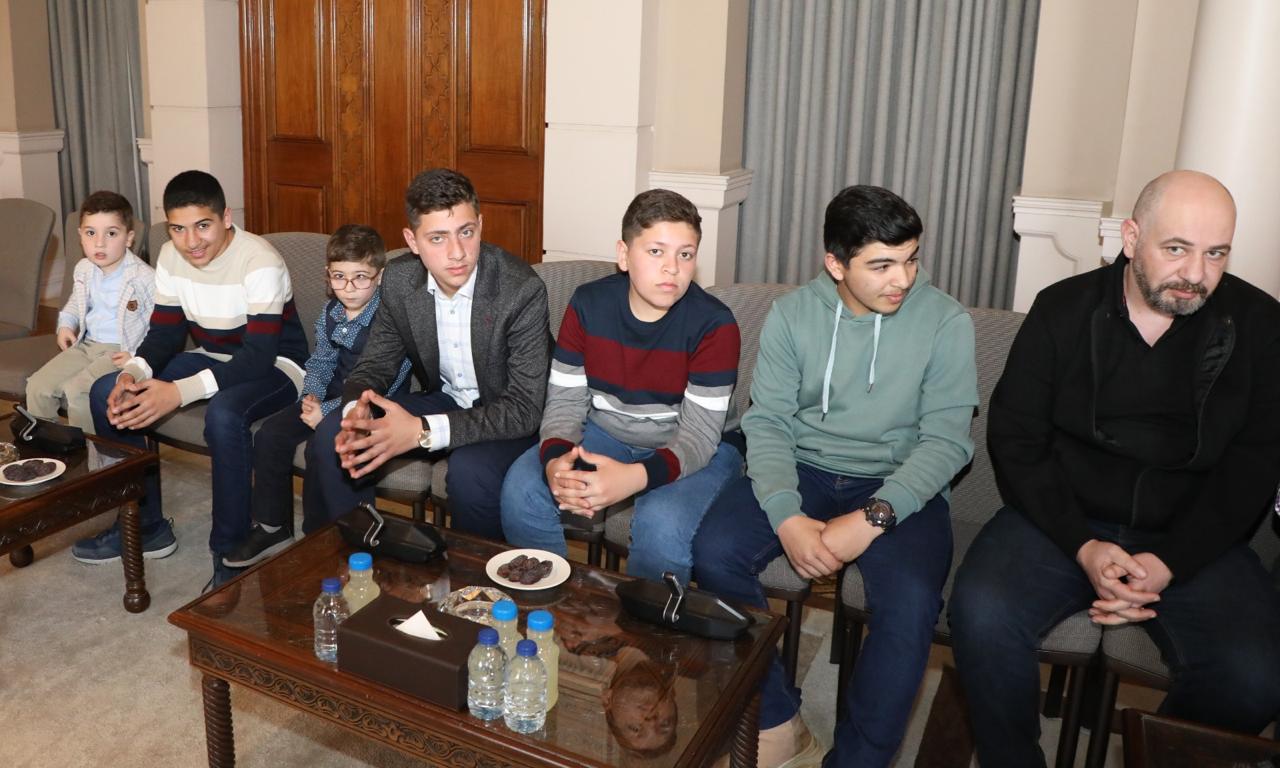 رئيس الديوان الملكي الهاشمي يلتقي وفدا من أبناء عشيرة الزعبي بلواء الرمثا