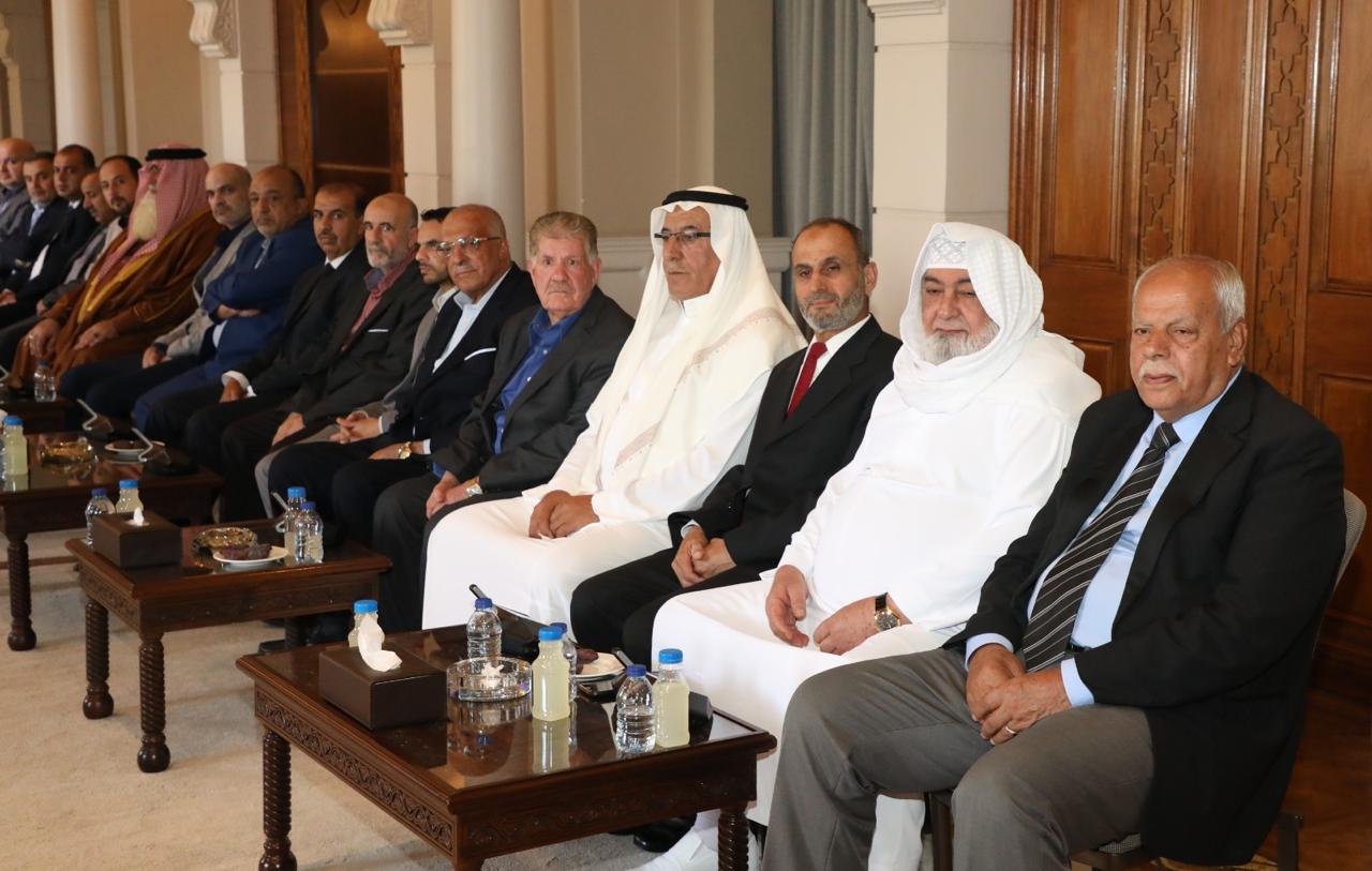 رئيس الديوان الملكي الهاشمي يلتقي وفدا من أبناء عشيرة الزعبي بلواء الرمثا