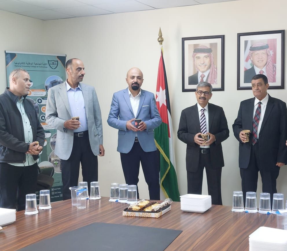 اسرة الكلية الجامعية الوطنية للتكنولوجيا تتبادل التهاني بعيد الفطر