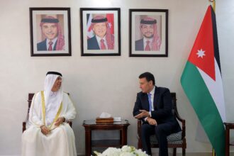 الصفدي يلتقي وفداً برلمانياً قطرياً ويؤكد متانة علاقة البلدين الشقيقين