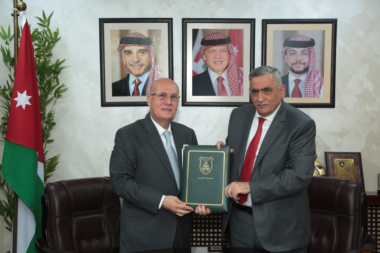 صورة حول : البنك الأهلي الأردني والجامعة الأردنية يوقعان مذكرة تفاهم تعزيزًا للتعاون فيما بينهما البنك الأهلي الأردني والجامعة الأردنية يوقعان مذكرة تفاهم تعزيزًا للتعاون فيما بينهما
