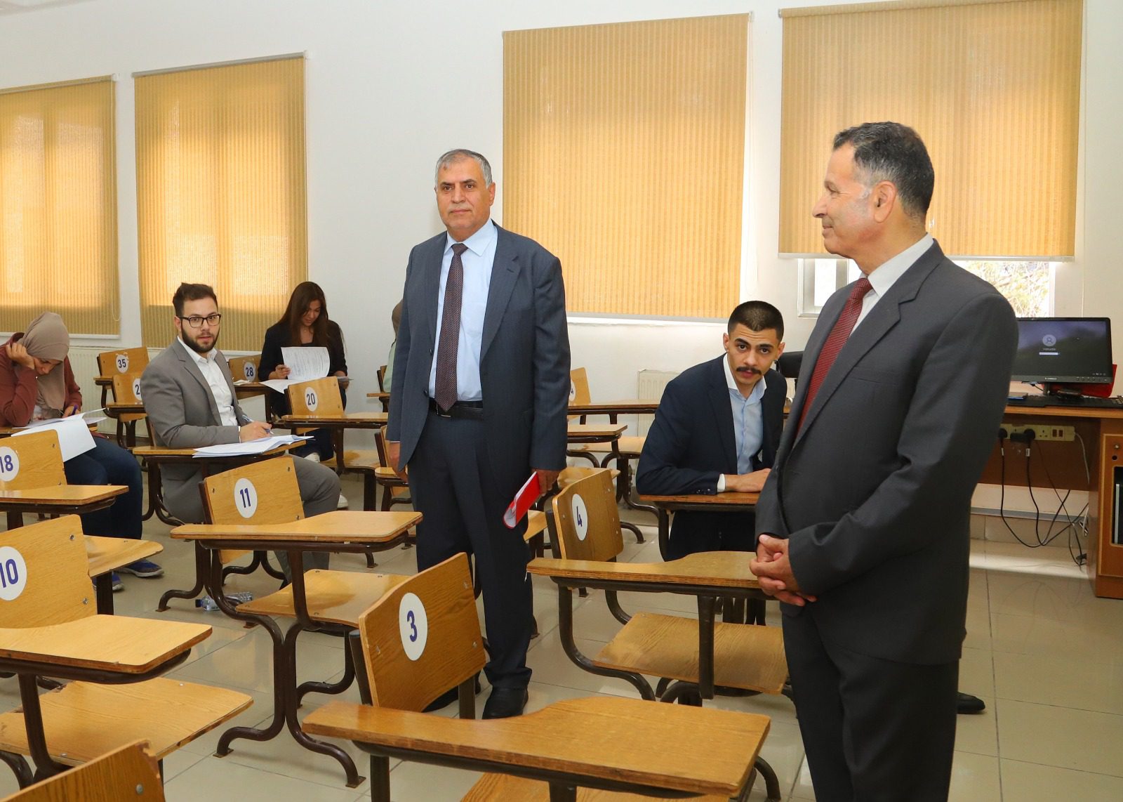 صورة حول : بمشاركة ما يزيد على 1700 محام متدرب جامعة البترا تستضيف الامتحان التحريري للمحامين المتدربين بمشاركة ما يزيد على 1700 محام متدرب جامعة البترا تستضيف الامتحان التحريري للمحامين المتدربين