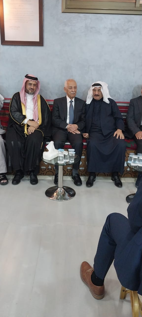مندوبا عن الملك وولي العهد.... العيسوي يعزي عشريتي الظهراوي والنعيمات