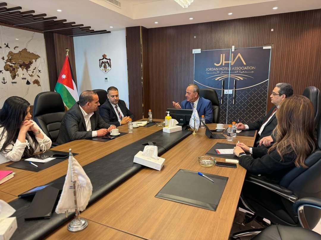 صورة حول : العين الهندي يترأس اجتماعا لمناقشة سبل تعزيز التشاركية في القطاع السياحي العين الهندي يترأس اجتماعا لمناقشة سبل تعزيز التشاركية في القطاع السياحي