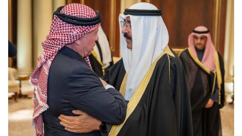 صورة حول : الملك يودع أمير الكويت بعد زيارته للأردن الملك يودع أمير الكويت بعد زيارته للأردن