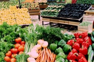 أسعار الخضار والفواكه في السوق المركزي اليوم السبت