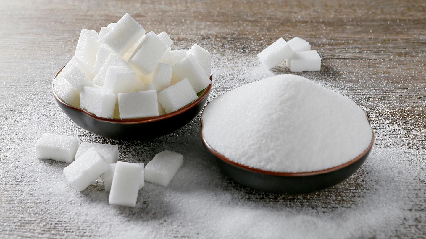 هل يزيد تناول السكر من خطر الإصابة بمرض السكري؟
