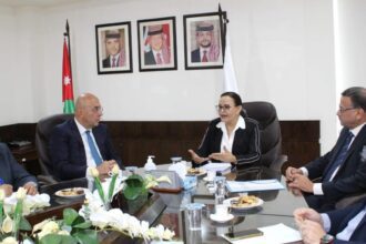 ما هي القيمة المضافة ليرأس مجلس استثمار أموال الضمان صاحب معرض سيارات مقيم خارج الأردن