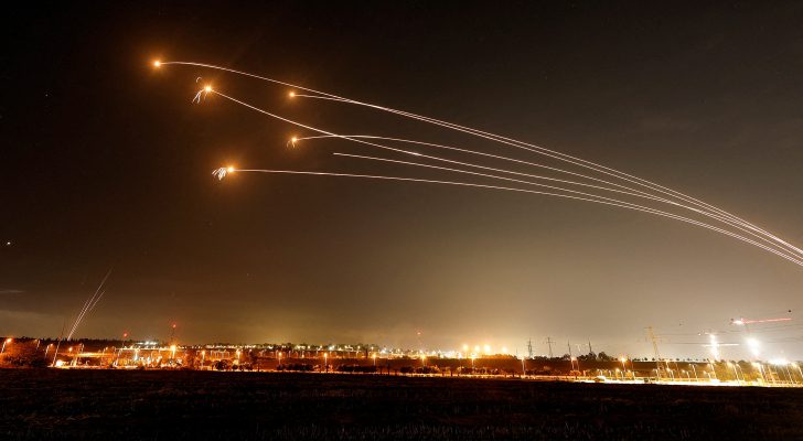 رشقة صاروخية من وسط غزة تستهدف مستوطنات الغلاف