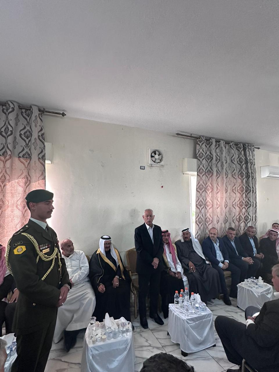 مندوبا عن الملك وولي العهد.. العيسوي يعزي قبيلتي عباد/ المهيرات وبني صخر / الزبن