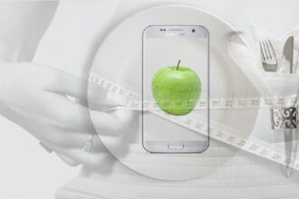 هل هناك صلة بَين استخدام الهواتف الذكية وزيادة الوزن؟