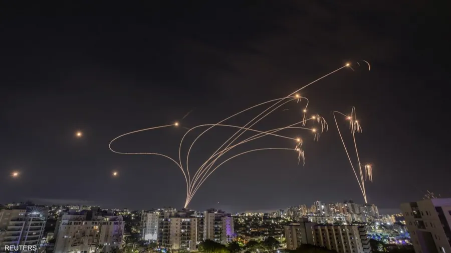 صورة حول : صور الألم: جوائز تكرم رويترز لتوثيق مأساة "حرب غزة" القبة الحديدية تعترض رشقة صاروخية