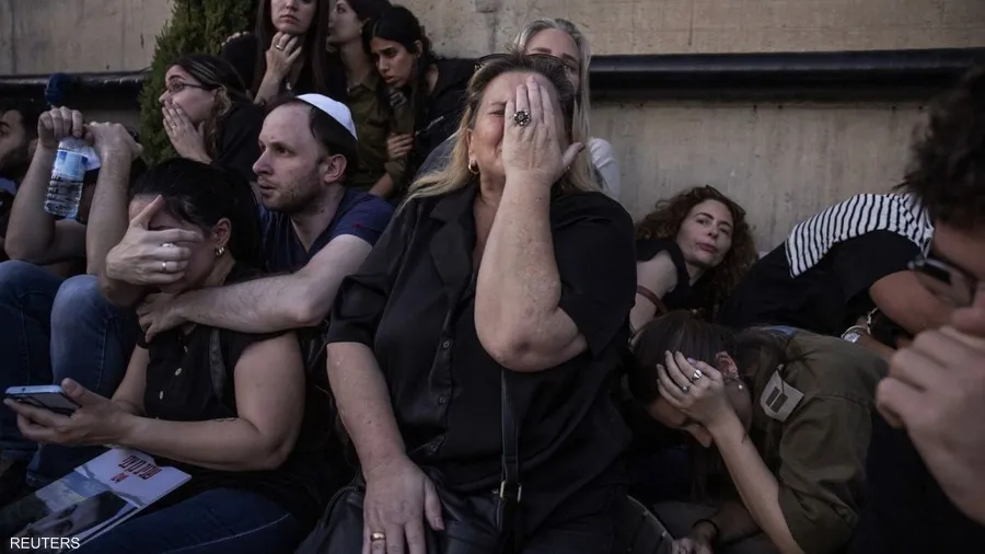 صورة حول : صور الألم: جوائز تكرم رويترز لتوثيق مأساة "حرب غزة" جنازة أحد القتلى الإسرائيليين في هجوم حماس
