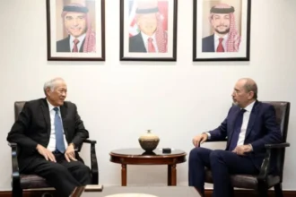 الصفدي يبحث مع وزير الدفاع السنغافوري سبل وقف إطلاق النار في غزة