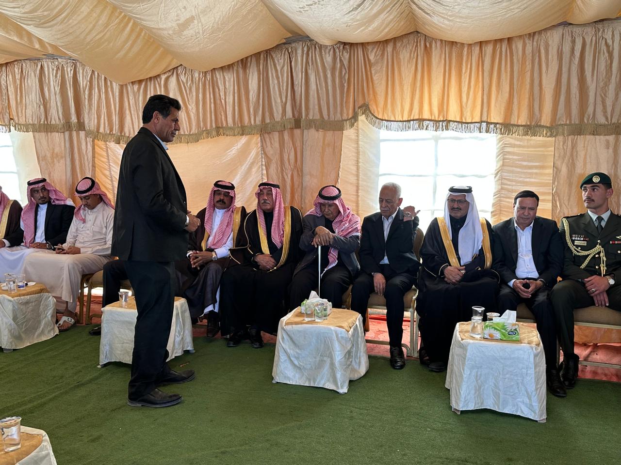 مندوبا عن الملك وولي العهد.. العيسوي يعزي قبيلتي عباد/ المهيرات وبني صخر / الزبن