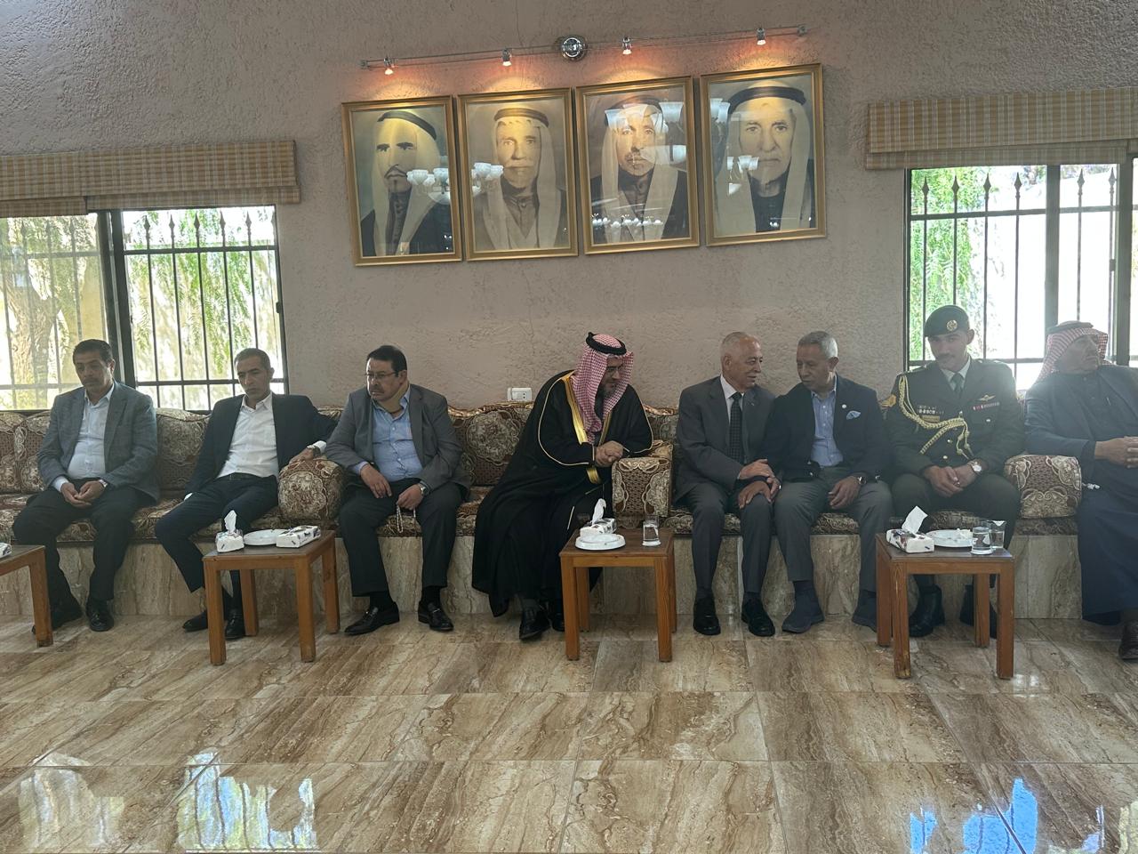 مندوبا عن الملك وولي العهد.... العيسوي يعزي قبيلة بني صخر/ الفايز