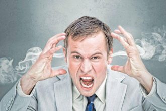 أهمية التحكم في العواطف للتعامل مع المواقف المختلفة