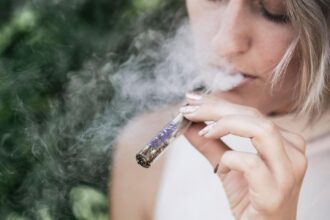 هل تزيد السجائر الإلكترونية من خطر الإصابة بالربو؟