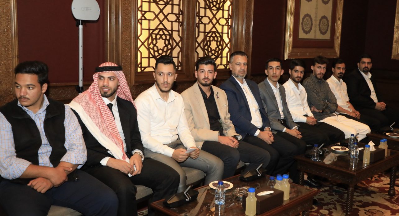 رئيس الديوان الملكي يلتقي وفدين شبابين وأكاديمي