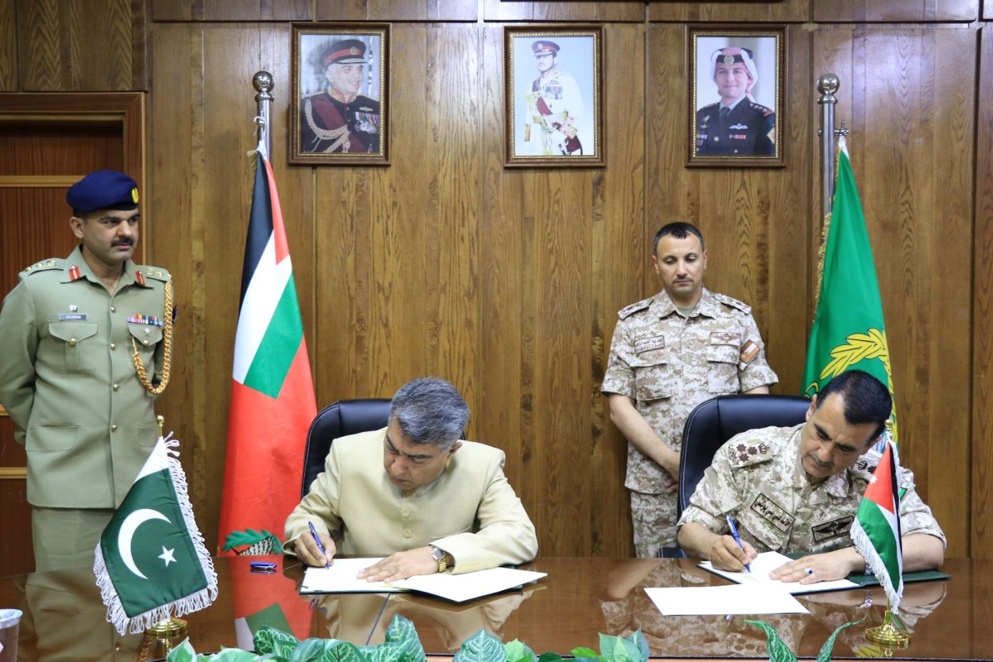 تعزيز التعاون بين كلية الدفاع الوطني الملكية الأردنية وجامعة الدفاع الوطني الباكستانية