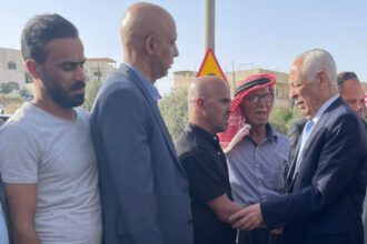 مندوبا عن الملك وولي العهد.. العيسوي يعزي عشيرة المرعي/العجارمة