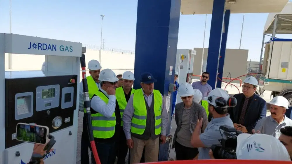 وزير الطاقة يفتتح أول محطة للغاز الطبيعي المضغوط في الأردن