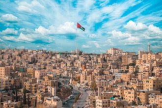 طقسٌ دافئ وغائم جزئيًا اليوم الأربعاء