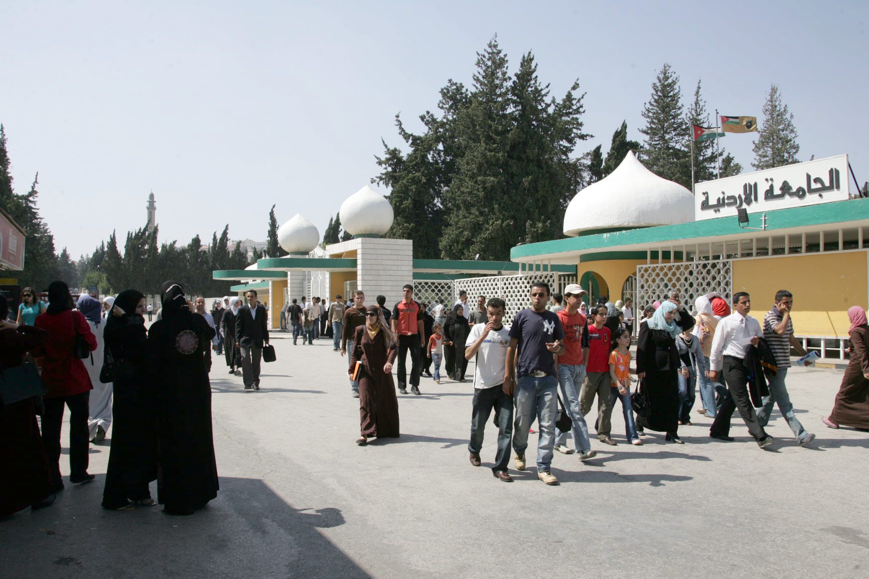 مناوشات طلابية تثير الجدل في الجامعة الأردنية خلال المهرجانات