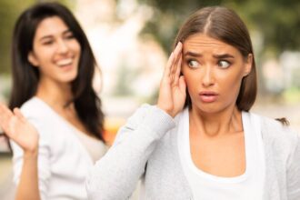 10 أدلة تساعدك على التخلص من الأصدقاء السامين