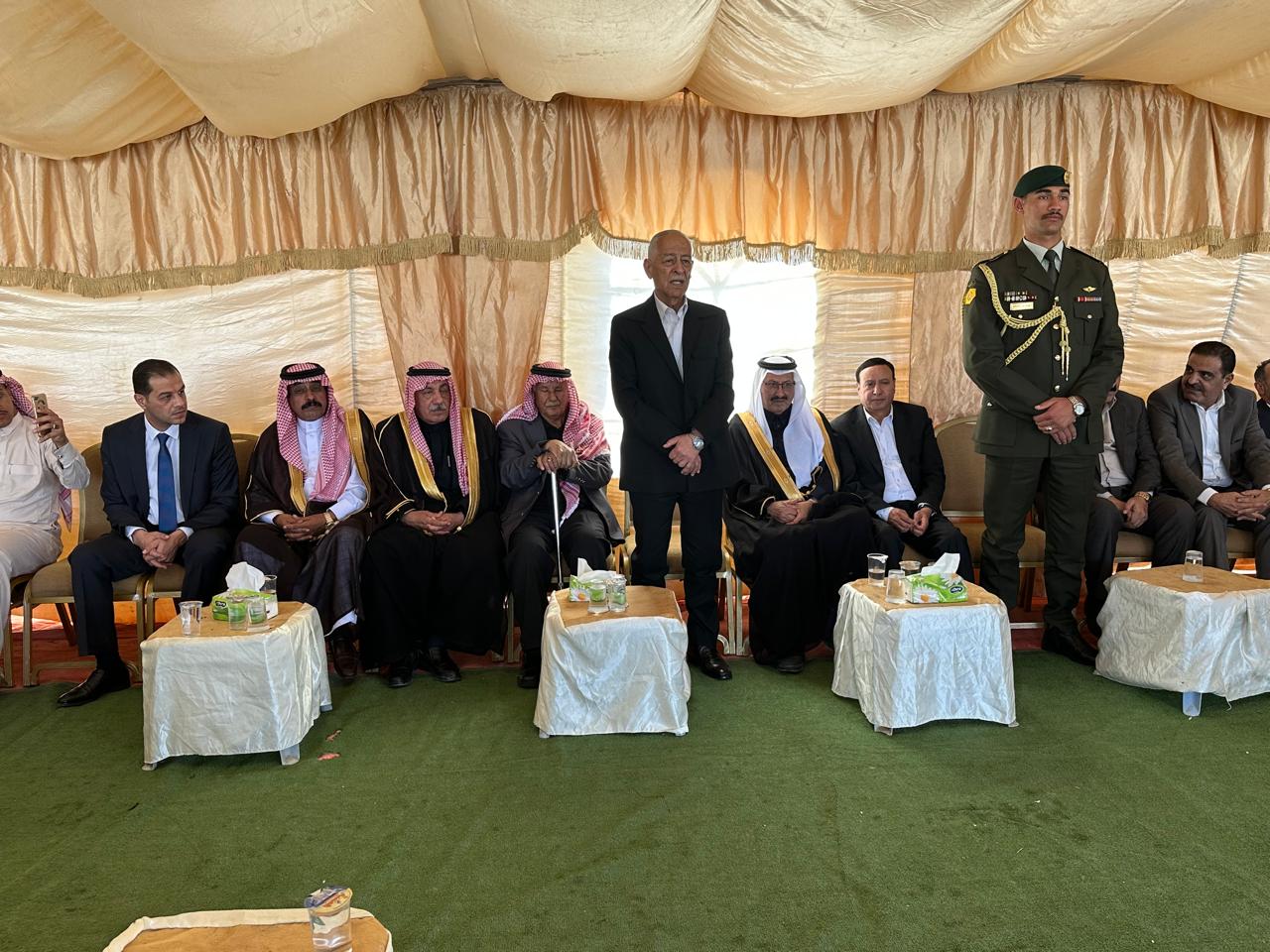 مندوبا عن الملك وولي العهد.. العيسوي يعزي قبيلتي عباد/ المهيرات وبني صخر / الزبن