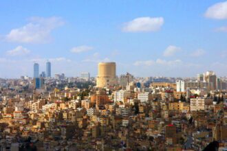 طقس دافئ السبت وارتفاع الحرارة غدا