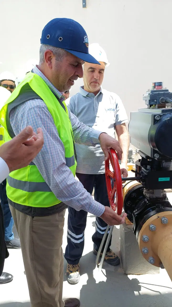 وزير الطاقة يفتتح أول محطة للغاز الطبيعي المضغوط في الأردن