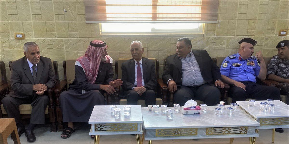 مندوبا عن الملك وولي العهد.. العيسوي يعزي عشيرة القطاونة