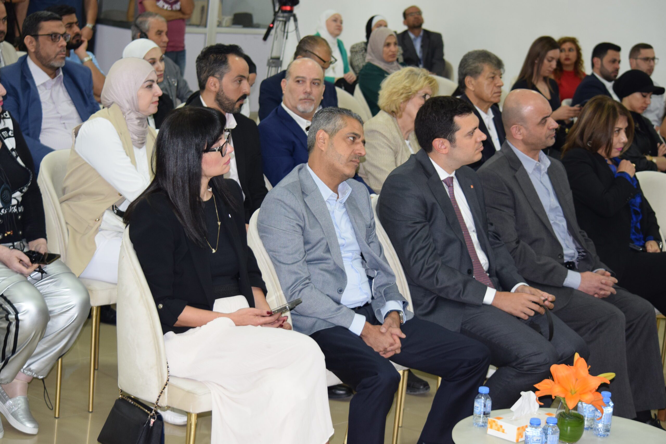صورة حول : أورانج تقفز بالمستقبل إلى الحاضر مُلهمةً عالم الاتصالات بمؤتمرها الصحفي الاستثنائيّ وتكشف عن أحدث تقنيات الألياف وتجهيزات Wi-Fi 6 أورانج تقفز بالمستقبل إلى الحاضر مُلهمةً عالم الاتصالات بمؤتمرها الصحفي الاستثنائيّ وتكشف عن أحدث تقنيات الألياف وتجهيزات Wi-Fi 6