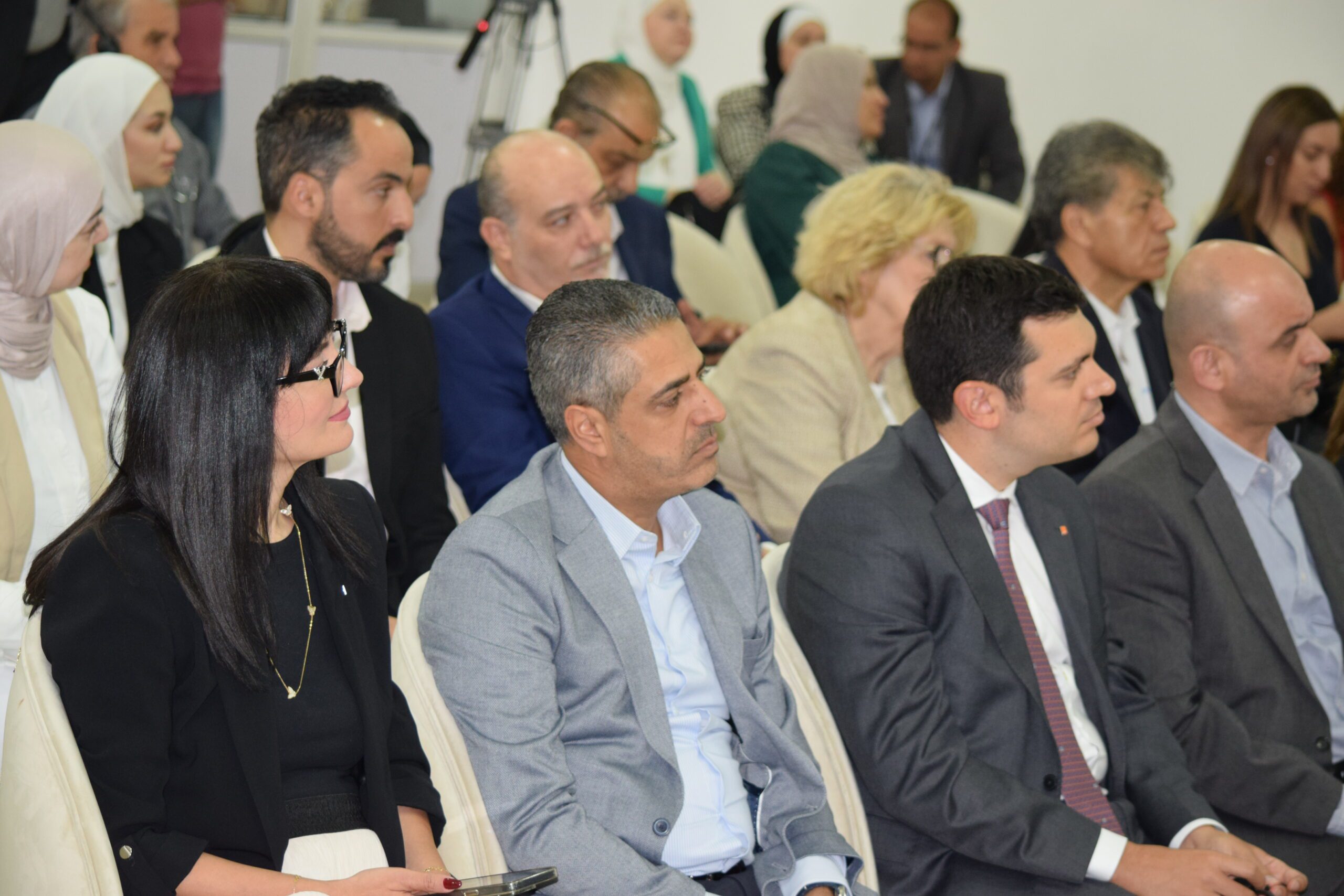 صورة حول : أورانج تقفز بالمستقبل إلى الحاضر مُلهمةً عالم الاتصالات بمؤتمرها الصحفي الاستثنائيّ وتكشف عن أحدث تقنيات الألياف وتجهيزات Wi-Fi 6 أورانج تقفز بالمستقبل إلى الحاضر مُلهمةً عالم الاتصالات بمؤتمرها الصحفي الاستثنائيّ وتكشف عن أحدث تقنيات الألياف وتجهيزات Wi-Fi 6
